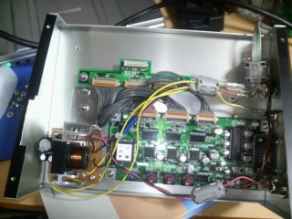 左側のコンバータの上ね